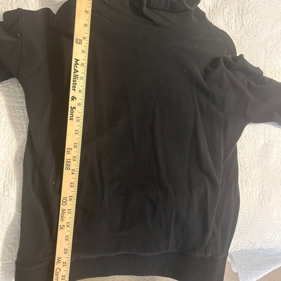 Lululemon black pullover size 8 - Picture 6 of 7